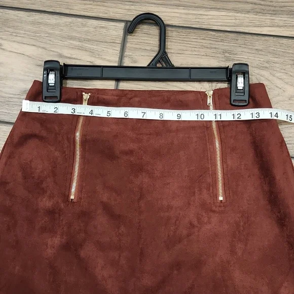 Amazon Burgundy Mini Skirt with Gold Zippers - Picture 6 of 6